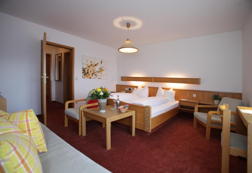 Landidyll Hotel Zum Alten Schloss Kirchensittenbach Extérieur photo